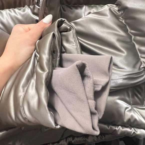 SOLD Aritzia super puff jacket - Picture 6 of 7